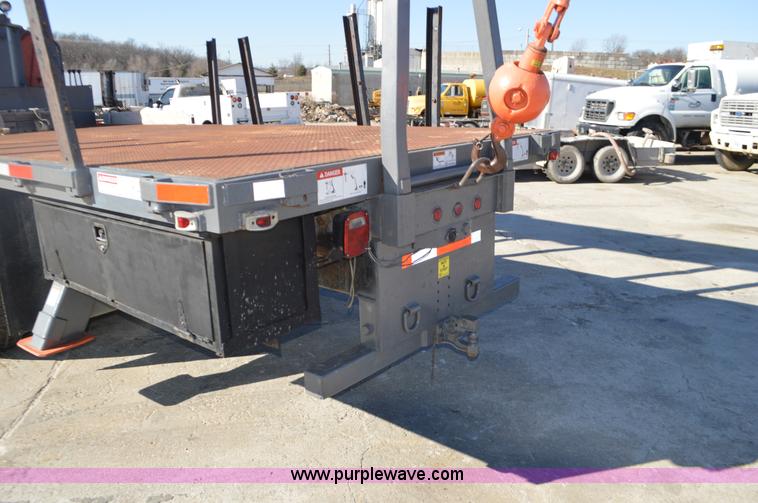 image for item K5453 1995 Ford F800 crane truck