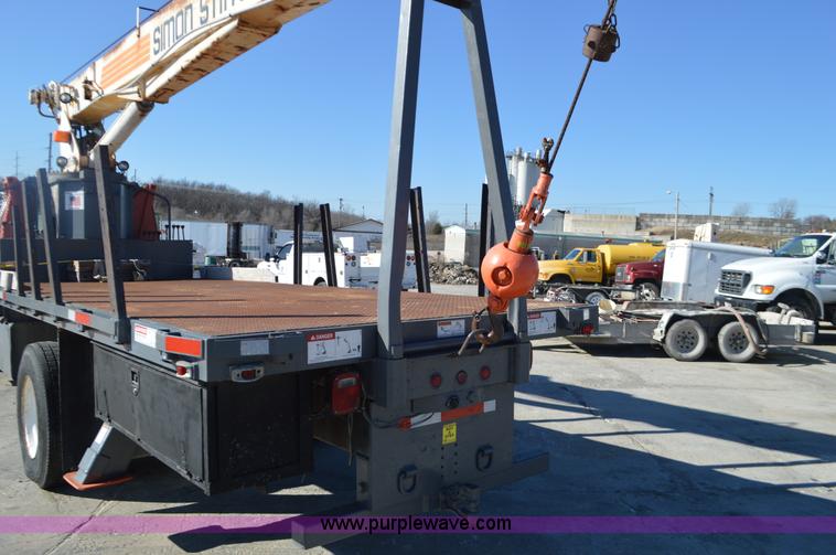 image for item K5453 1995 Ford F800 crane truck