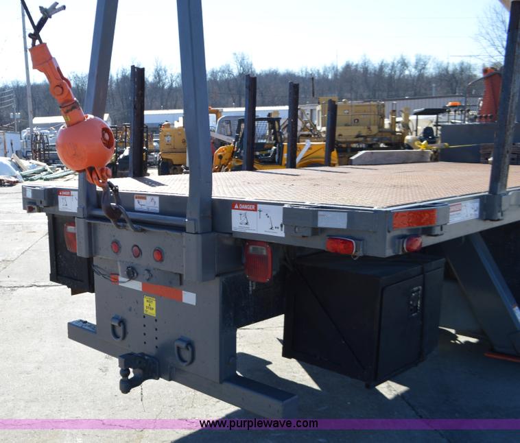 image for item K5453 1995 Ford F800 crane truck