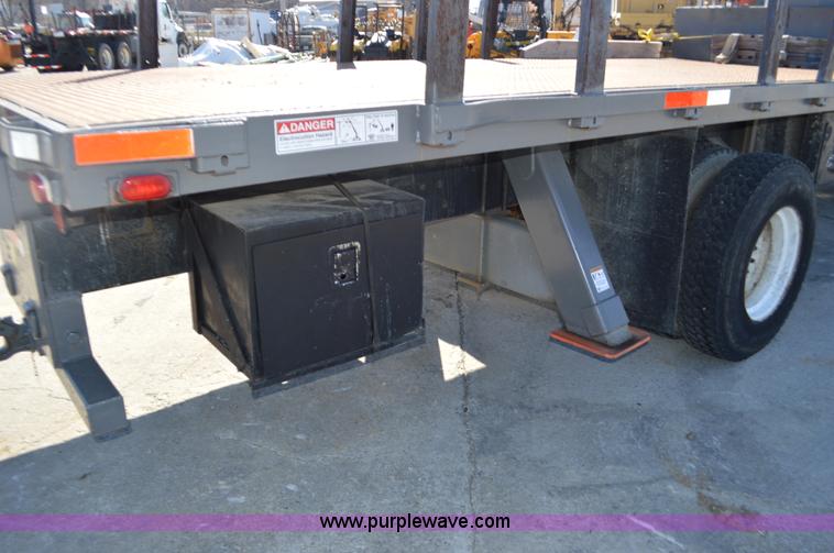 image for item K5453 1995 Ford F800 crane truck