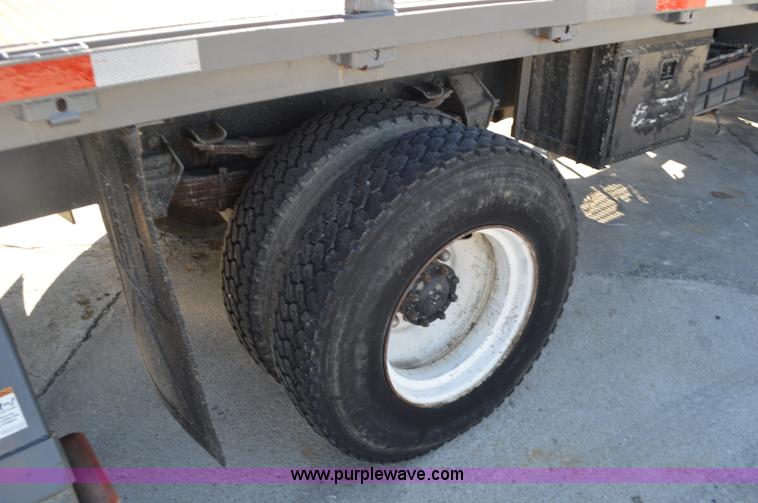 image for item K5453 1995 Ford F800 crane truck