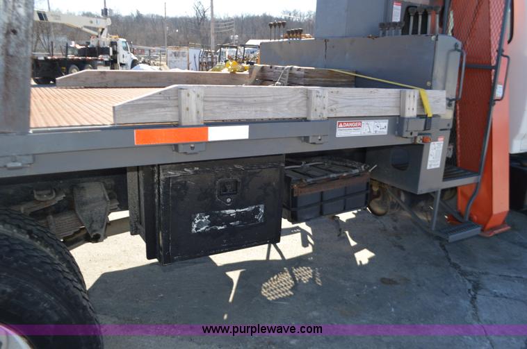 image for item K5453 1995 Ford F800 crane truck