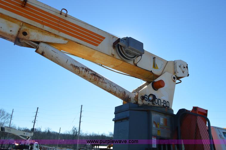 image for item K5453 1995 Ford F800 crane truck