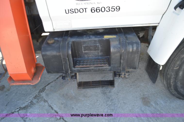 image for item K5453 1995 Ford F800 crane truck