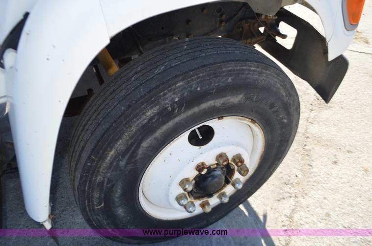 image for item K5453 1995 Ford F800 crane truck