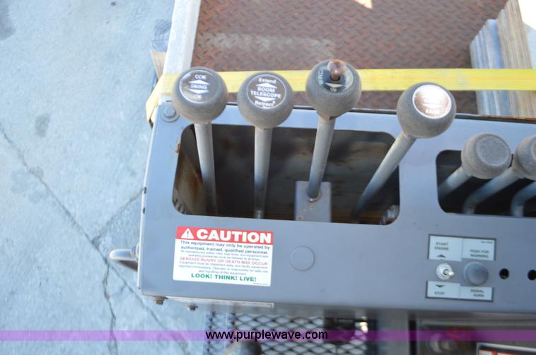 image for item K5453 1995 Ford F800 crane truck