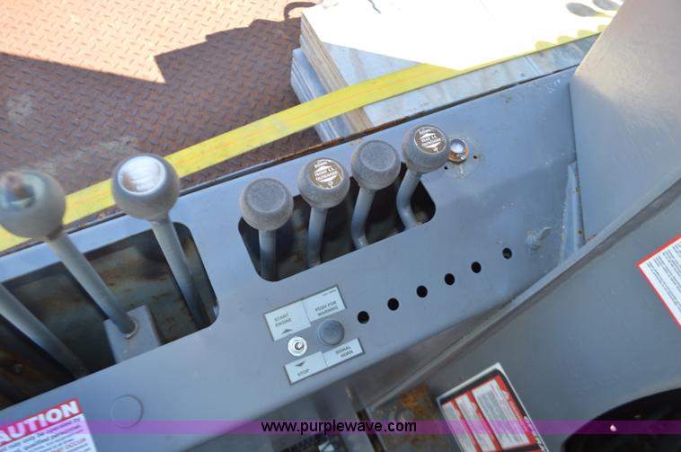 image for item K5453 1995 Ford F800 crane truck