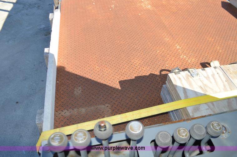 image for item K5453 1995 Ford F800 crane truck