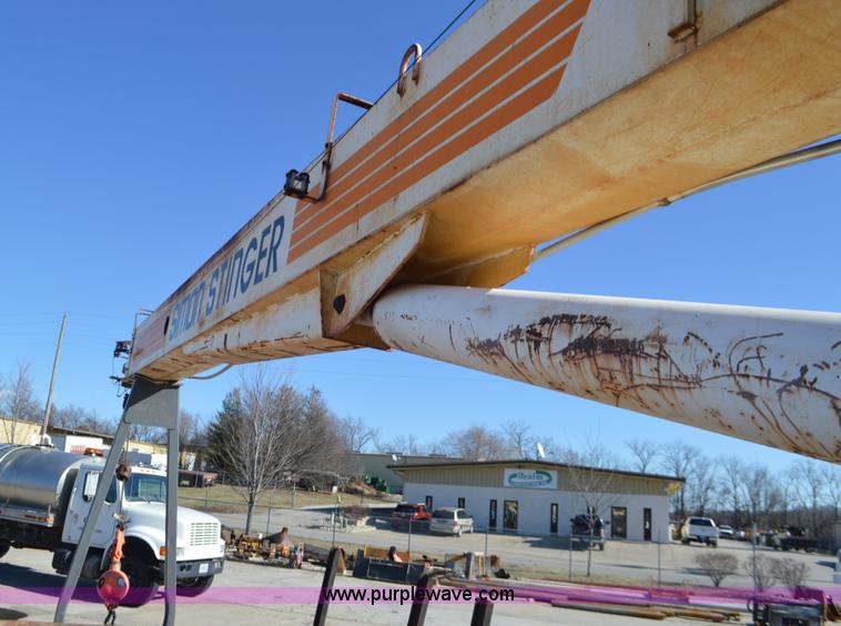 image for item K5453 1995 Ford F800 crane truck