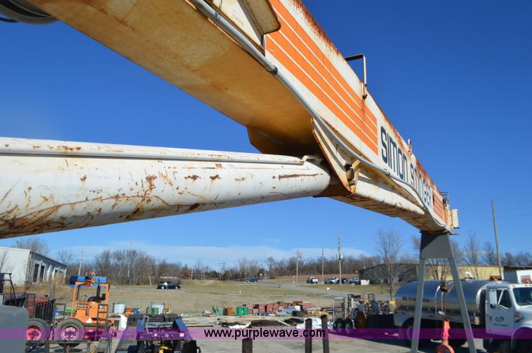 image for item K5453 1995 Ford F800 crane truck