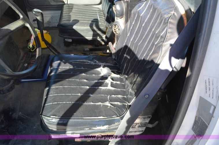 image for item K5453 1995 Ford F800 crane truck