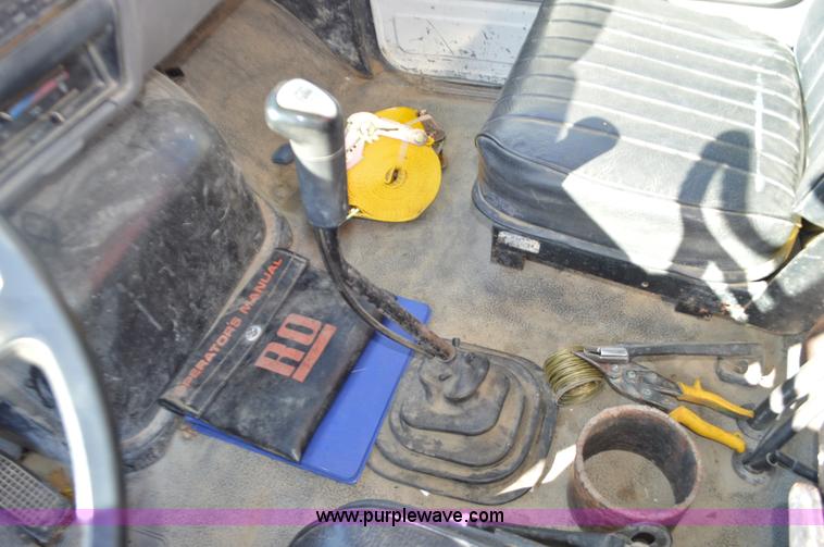 image for item K5453 1995 Ford F800 crane truck