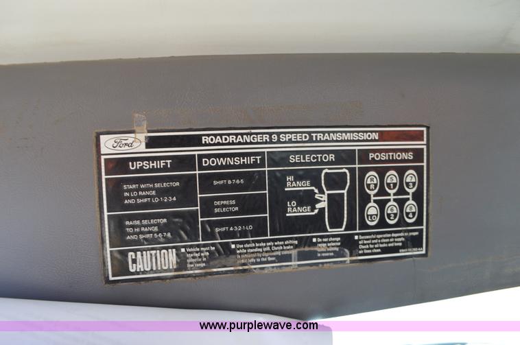 image for item K5453 1995 Ford F800 crane truck