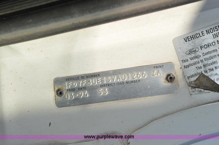 image for item K5453 1995 Ford F800 crane truck