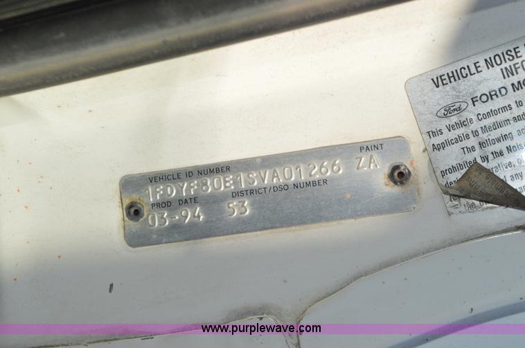 image for item K5453 1995 Ford F800 crane truck