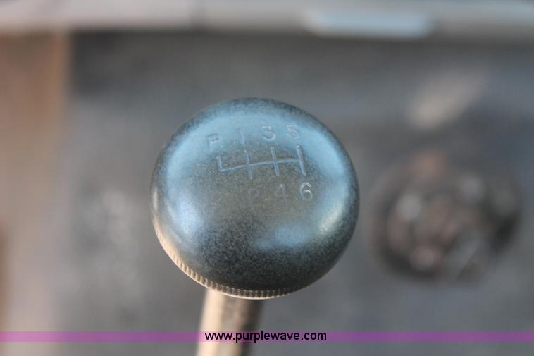 image for item K8988 1998 Ford F800 truck cab and chassis