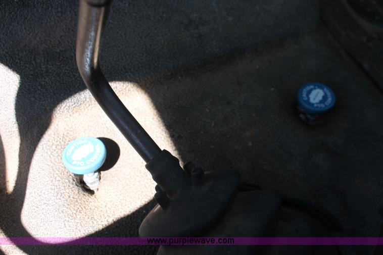 image for item K8988 1998 Ford F800 truck cab and chassis