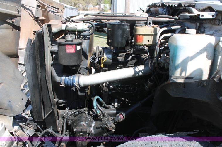 image for item K8988 1998 Ford F800 truck cab and chassis