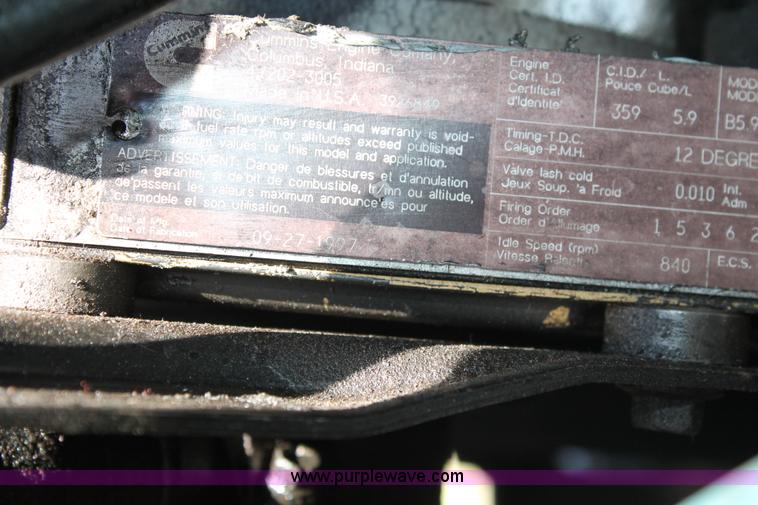 image for item K8988 1998 Ford F800 truck cab and chassis