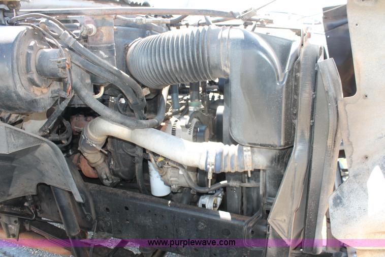 image for item K8988 1998 Ford F800 truck cab and chassis