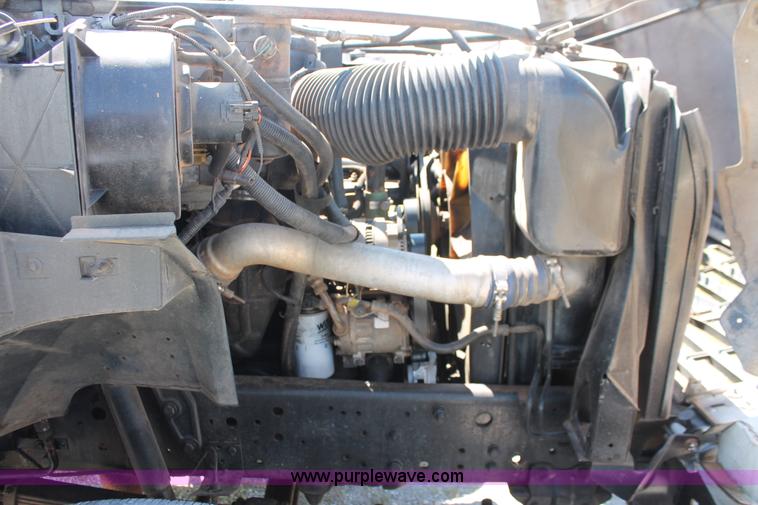 image for item K8988 1998 Ford F800 truck cab and chassis