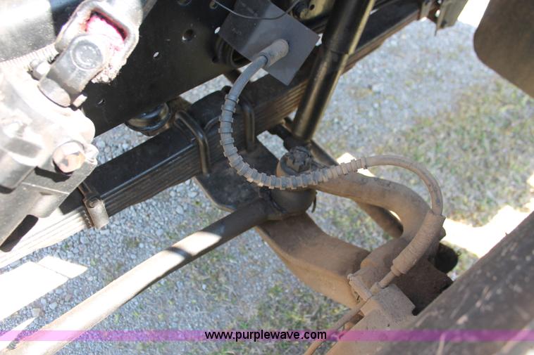 image for item K8988 1998 Ford F800 truck cab and chassis