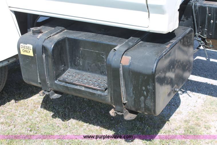 image for item K8988 1998 Ford F800 truck cab and chassis