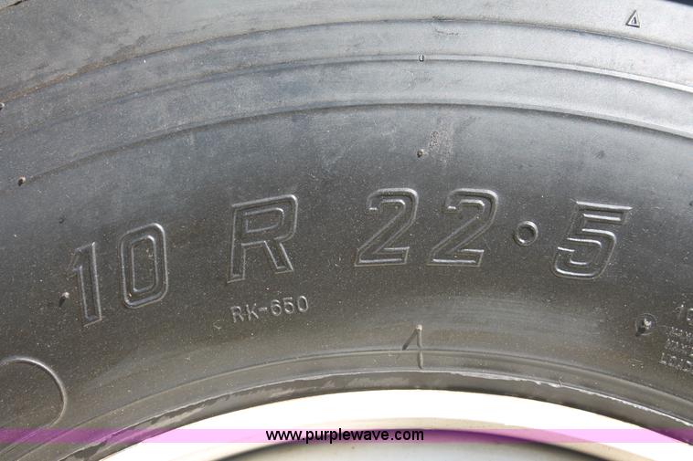 image for item K8988 1998 Ford F800 truck cab and chassis