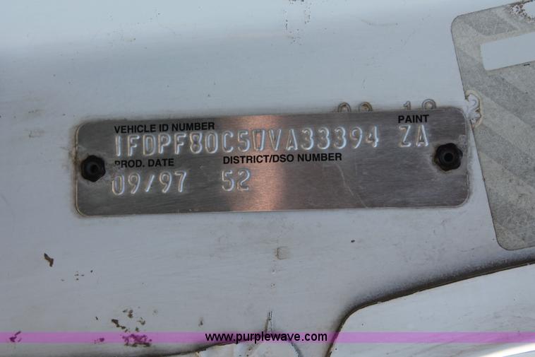 image for item K8988 1998 Ford F800 truck cab and chassis