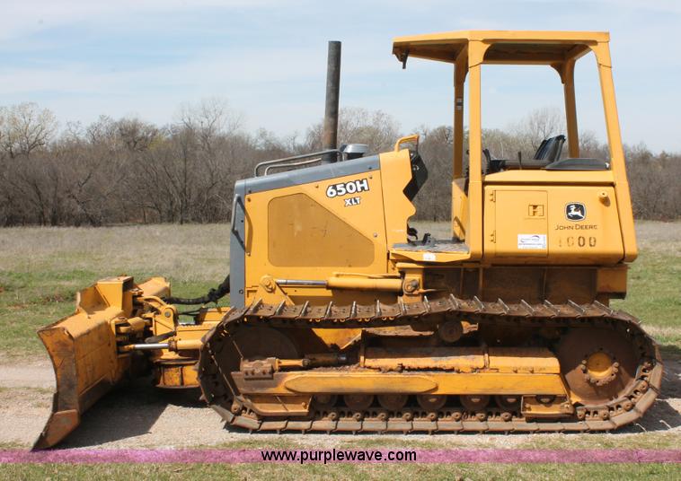 image for item K8996 2004 John Deere 650H XLT dozer