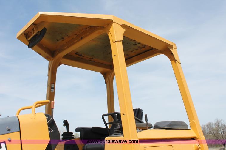 image for item K8996 2004 John Deere 650H XLT dozer