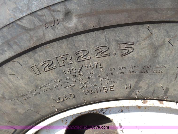 image for item L5437 2005 International DuraStar 4300 bucket truck