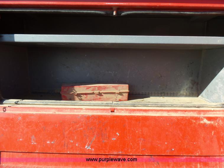 image for item L5437 2005 International DuraStar 4300 bucket truck