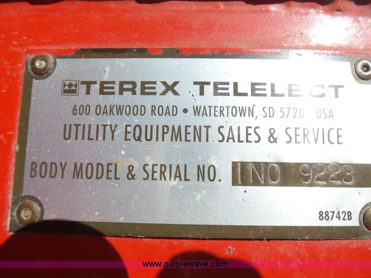 image for item L5437 2005 International DuraStar 4300 bucket truck