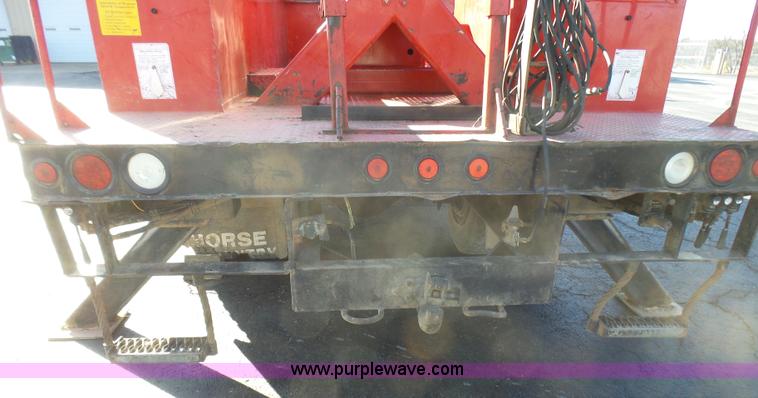 image for item L5437 2005 International DuraStar 4300 bucket truck