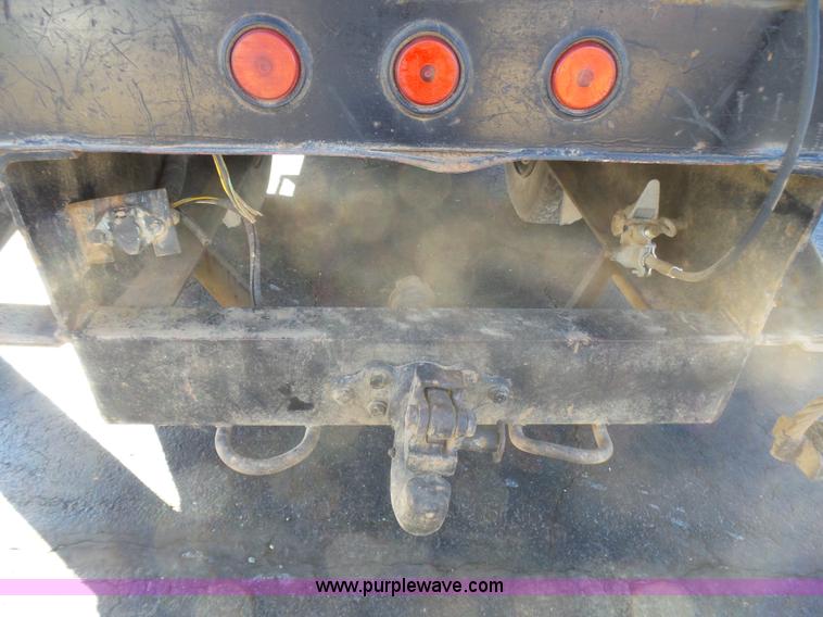 image for item L5437 2005 International DuraStar 4300 bucket truck