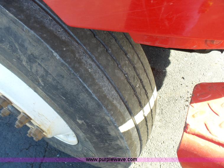 image for item L5437 2005 International DuraStar 4300 bucket truck