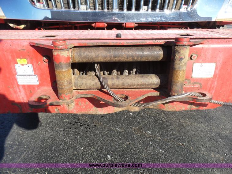 image for item L5437 2005 International DuraStar 4300 bucket truck