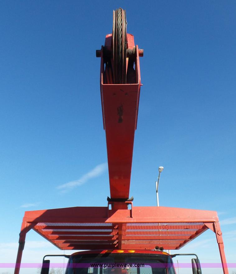 image for item L5437 2005 International DuraStar 4300 bucket truck