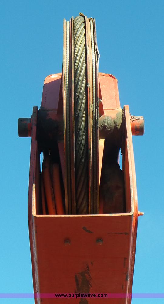 image for item L5437 2005 International DuraStar 4300 bucket truck