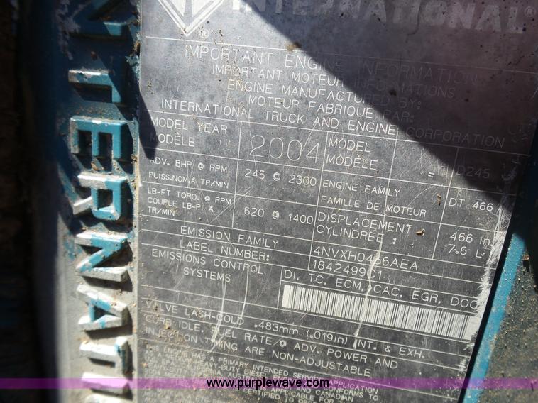 image for item L5437 2005 International DuraStar 4300 bucket truck