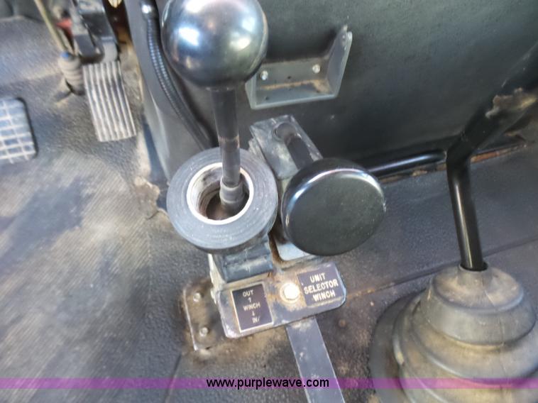 image for item L5437 2005 International DuraStar 4300 bucket truck