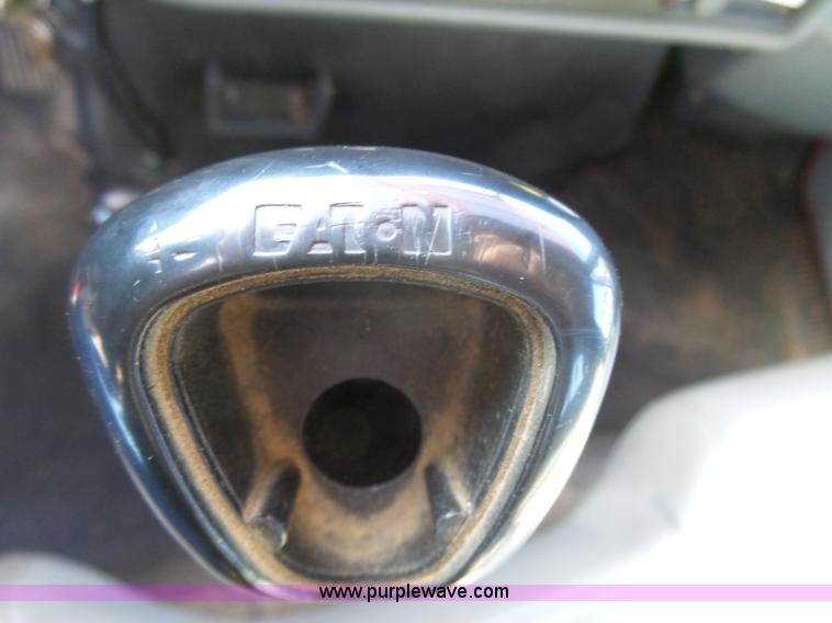 image for item L5437 2005 International DuraStar 4300 bucket truck