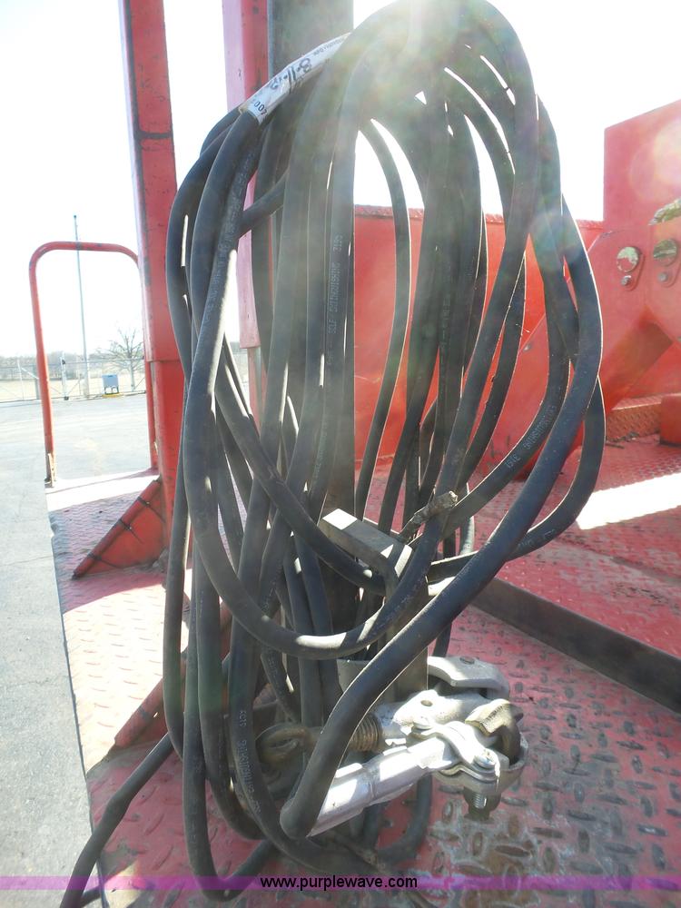 image for item L5437 2005 International DuraStar 4300 bucket truck