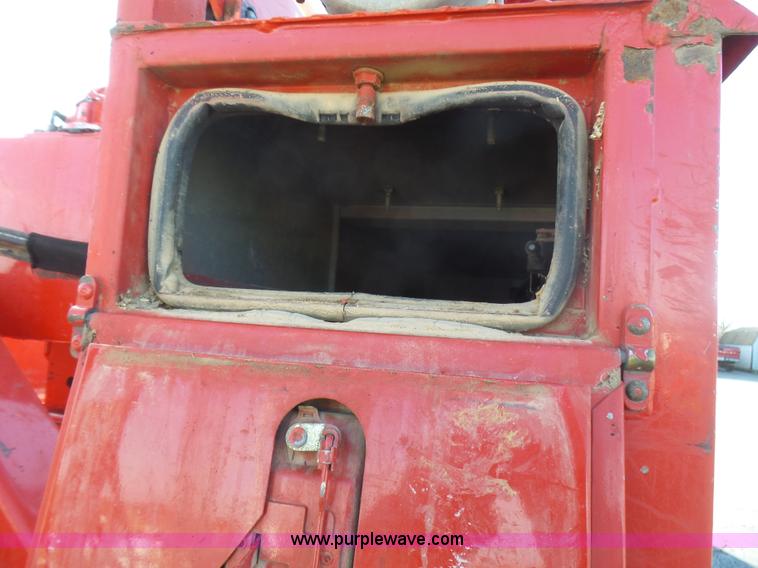 image for item L5437 2005 International DuraStar 4300 bucket truck