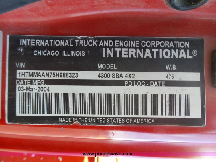 image for item L5437 2005 International DuraStar 4300 bucket truck