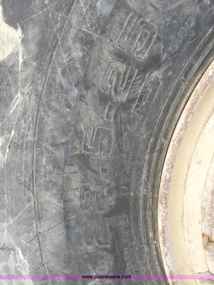 image for item L5466 1986 Caterpillar 966D wheel loader