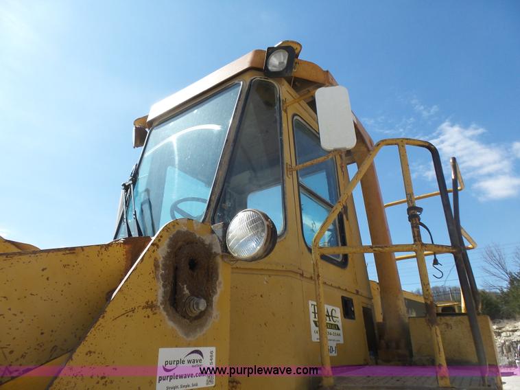 image for item L5466 1986 Caterpillar 966D wheel loader