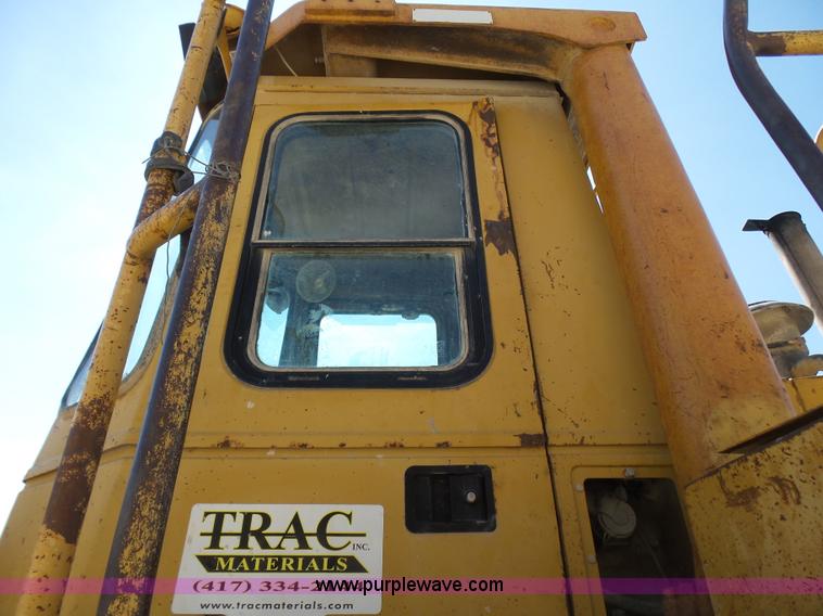 image for item L5466 1986 Caterpillar 966D wheel loader