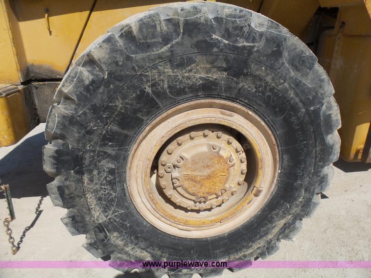 image for item L5466 1986 Caterpillar 966D wheel loader